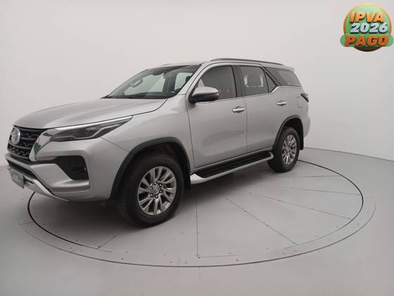 TOYOTA HILUX SW4 2.8 D-4D TURBO DIESEL SRX 4X4 AUTOMÁTICO